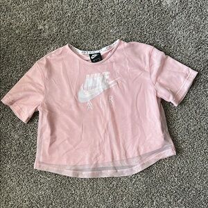 Nike Pink cropped T-Shirt
